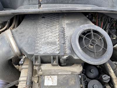 Freightliner Cascadia 125 Air Cleaner / Air Filter Housing