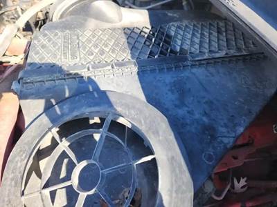 Freightliner Cascadia 125 Air Cleaner / Air Filter Housing