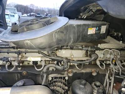 Freightliner Cascadia 125 Air Cleaner / Air Filter Housing