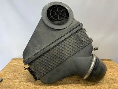 Freightliner Cascadia 125 Air Cleaner / Air Filter Housing