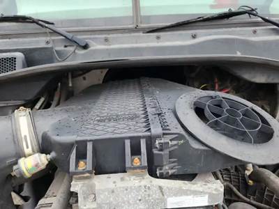 Freightliner Cascadia 125 Air Cleaner / Air Filter Housing