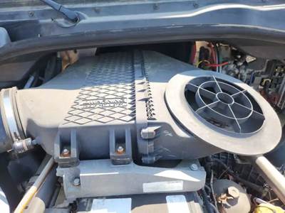 Freightliner Cascadia 125 Air Cleaner / Air Filter Housing