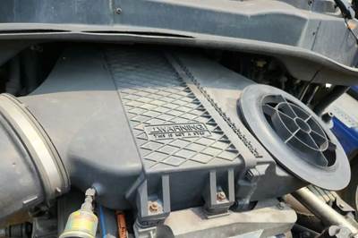 Freightliner Cascadia 125 Air Cleaner / Air Filter Housing