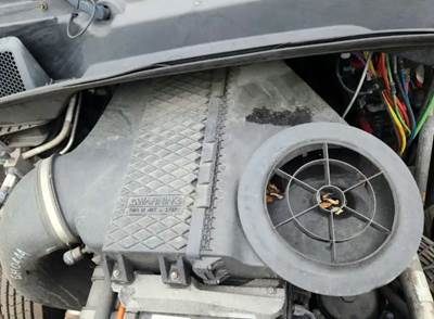 Freightliner Cascadia 125 Air Cleaner / Air Filter Housing