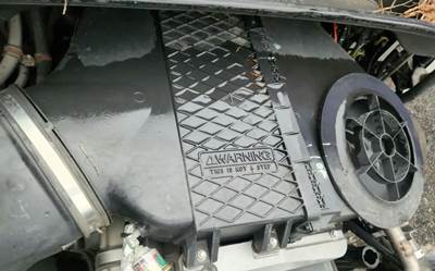 Freightliner Cascadia 125 Air Cleaner / Air Filter Housing