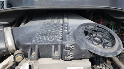 Freightliner Cascadia 125 Air Cleaner / Air Filter Housing