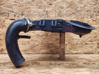 Freightliner Cascadia 125 Air Cleaner / Air Filter Housing