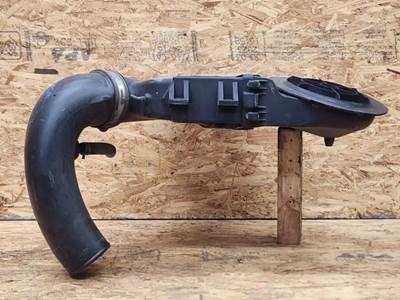 Freightliner Cascadia 125 Air Cleaner / Air Filter Housing