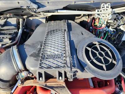 Freightliner Cascadia 125 Air Cleaner / Air Filter Housing