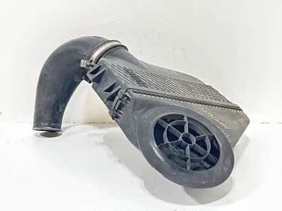 Freightliner Cascadia 125 Air Cleaner / Air Filter Housing