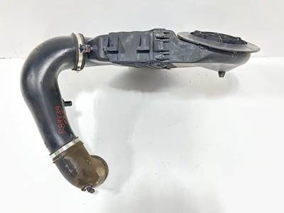 Freightliner Cascadia 125 Air Cleaner / Air Filter Housing