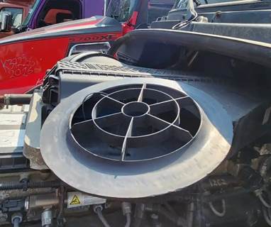 Freightliner Cascadia 125 Right Air Cleaner / Air Filter Housing