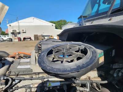 Freightliner Cascadia 125 Air Cleaner / Air Filter Housing