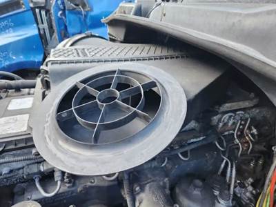 Freightliner Cascadia 125 Air Cleaner / Air Filter Housing