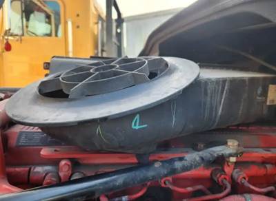 Freightliner Cascadia 125 Air Cleaner / Air Filter Housing