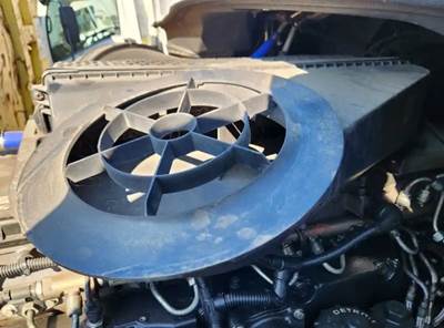 Freightliner Cascadia 125 Air Cleaner / Air Filter Housing