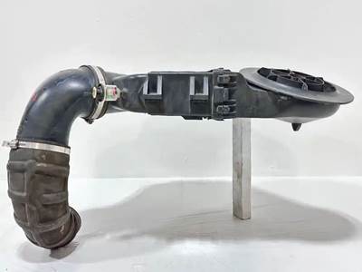 Freightliner Cascadia 125 Air Cleaner / Air Filter Housing