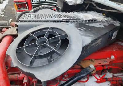 Freightliner Cascadia 125 Air Cleaner / Air Filter Housing