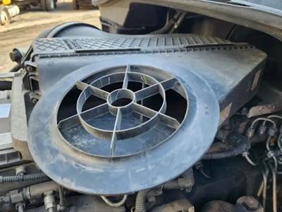 Freightliner Cascadia 125 Air Cleaner / Air Filter Housing