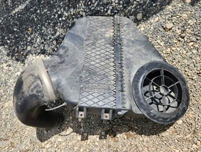 Freightliner Cascadia 125 Air Cleaner / Air Filter Housing