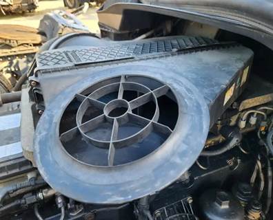 Freightliner Cascadia 125 Air Cleaner / Air Filter Housing