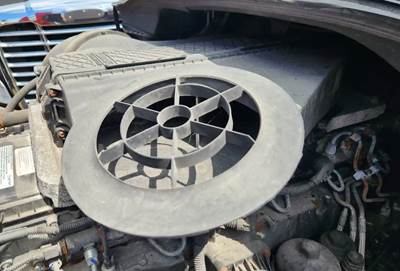 Freightliner Cascadia 125 Air Cleaner / Air Filter Housing