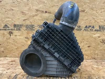 Freightliner Cascadia 126 Air Cleaner / Air Filter Housing