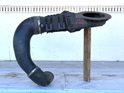 Freightliner Cascadia 126 Air Cleaner / Air Filter Housing