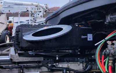 Freightliner Cascadia 126 Air Cleaner / Air Filter Housing