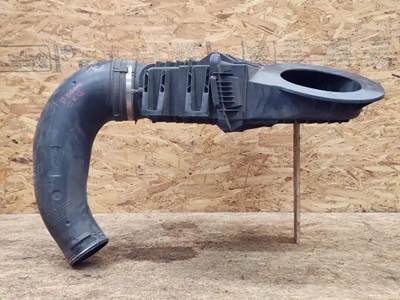 Freightliner Cascadia 126 Air Cleaner / Air Filter Housing