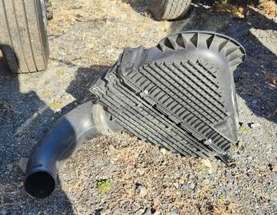 Freightliner Cascadia 126 Right Air Cleaner / Air Filter Housing