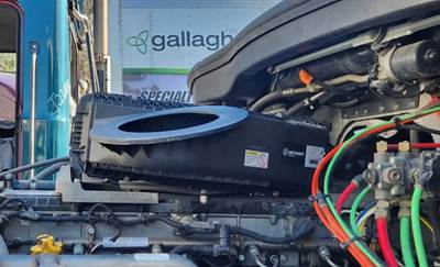 Freightliner Cascadia 126 Air Cleaner / Air Filter Housing