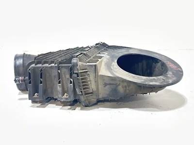 Freightliner Cascadia 126 Air Cleaner / Air Filter Housing