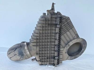 Freightliner Cascadia 126 Air Cleaner / Air Filter Housing