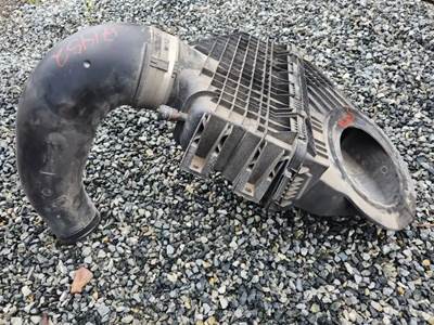 Freightliner Cascadia 126 Air Cleaner / Air Filter Housing