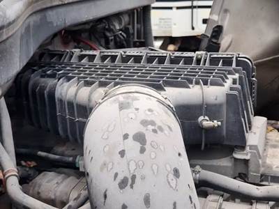 Freightliner Cascadia 126 Air Cleaner / Air Filter Housing