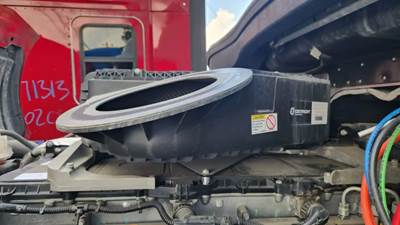 Freightliner Cascadia 126 Right Air Cleaner / Air Filter Housing