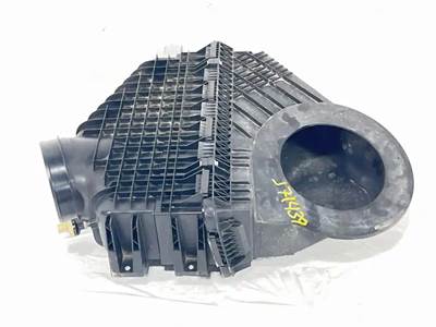 Freightliner Cascadia 126 Air Cleaner / Air Filter Housing