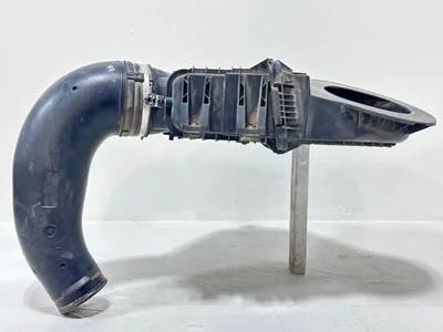 Freightliner Cascadia 126 Air Cleaner / Air Filter Housing