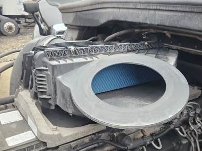 Freightliner Cascadia 126 Air Cleaner / Air Filter Housing