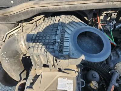 Freightliner Cascadia 126 Air Cleaner / Air Filter Housing