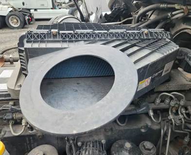 Freightliner Cascadia 126 Air Cleaner / Air Filter Housing
