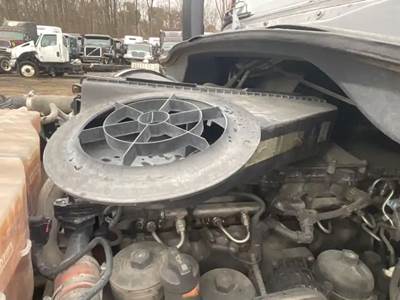 Freightliner Cascadia 132 Air Cleaner / Air Filter Housing