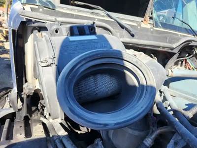 Freightliner Columbia 120 Right Air Cleaner / Air Filter Housing