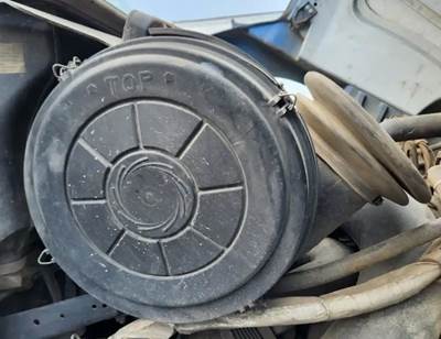 Freightliner Columbia 120 Right Air Cleaner / Air Filter Housing