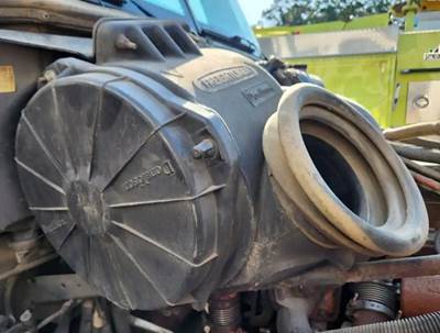 Freightliner Columbia 120 Right Air Cleaner / Air Filter Housing