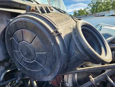 Freightliner Columbia 120 Right Air Cleaner / Air Filter Housing