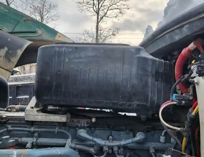 Freightliner Coronado 122 SD Air Cleaner / Air Filter Housing for a 2012 Freightliner Coronado SD122