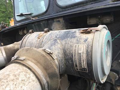 Freightliner FLD112 Left Air Cleaner / Air Filter Housing for a 1986 Freightliner FLD112SD