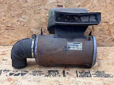 Freightliner FLD120 Right Air Cleaner / Air Filter Housing